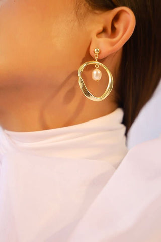 The Swirl Pearl Earrings - Alter Ego India